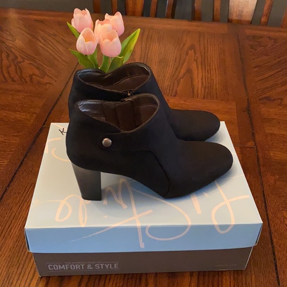 Life Stride Black Heels Booties 🖤 - Picture 7 of 8